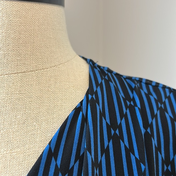 Michael Kors Geometric Pattern Long Sleeve Dress - Picture 14 of 14